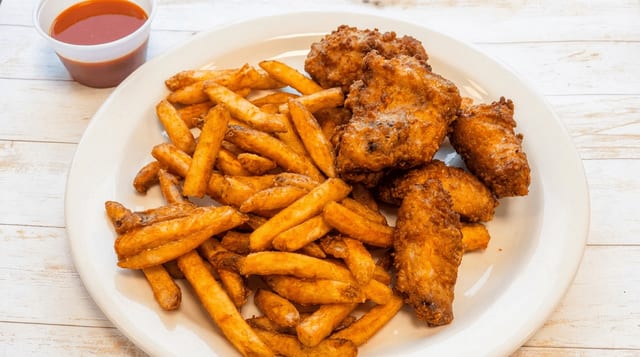 8 Chicken Wings.
